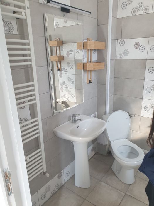 Vând  Apartament  3 camere cu  gradina in  Apahida