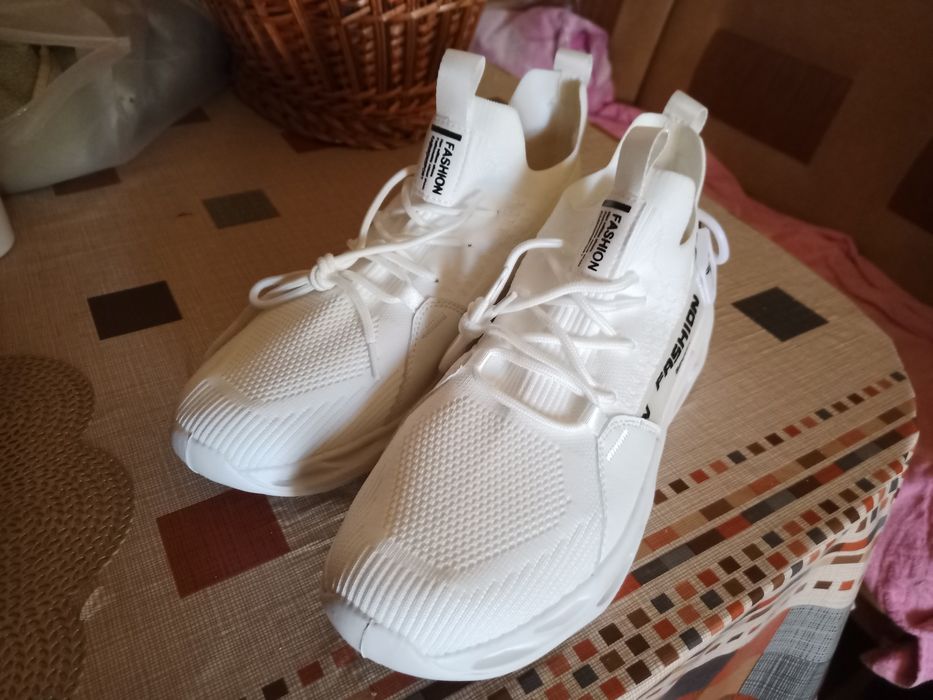 Кроссовки 45 размер.