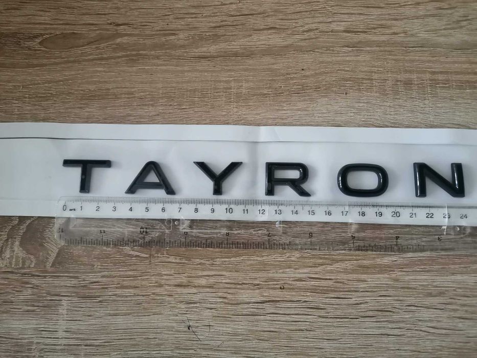 черен надпис Volkswagen Tayron