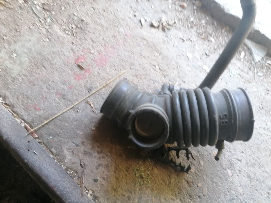 Говори ми маркучи за Nissan Almera 1,8 едно и пет Nissan Primera гр ...