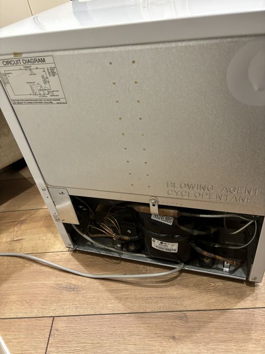 Продам холодильник маленький