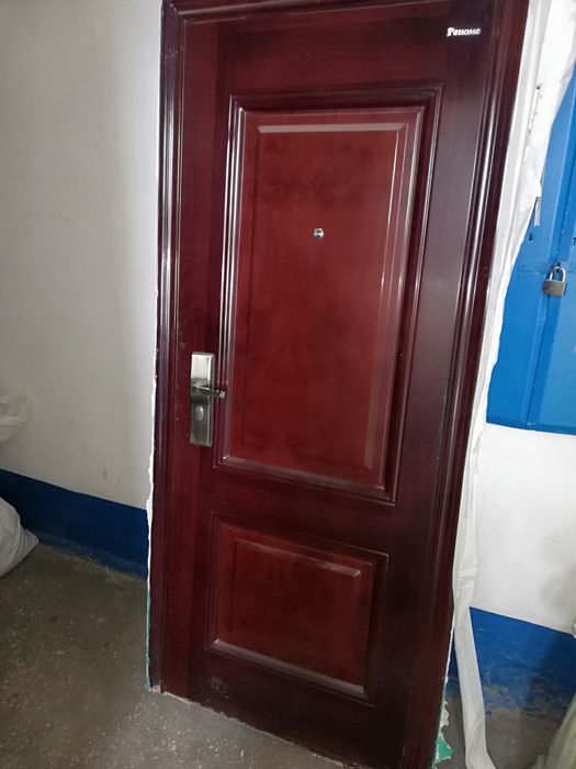 Продаём железную дверь