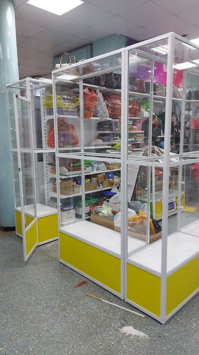 Срочно продам стеклянные ветрины