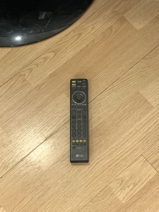 LG TV диагональ 110 см