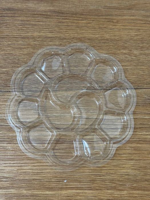 срочно продам Набор для рисования  (мольберт, холст, кисти, палитра)