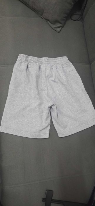 Pantaloni scurti pentru baieti Adidas,marimea 152,11-12 ani,stare foarte buna