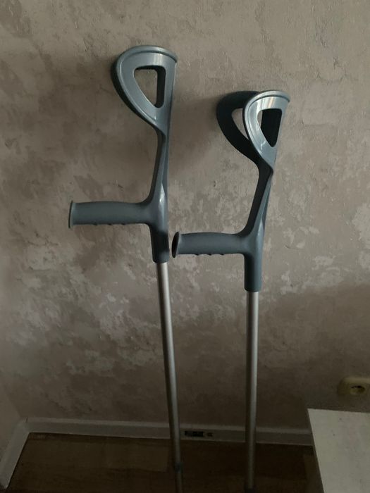 Продоется костыл