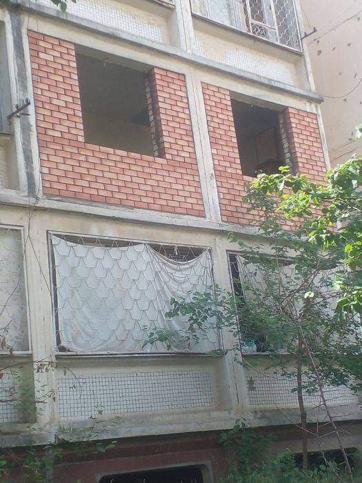 Кладка кирпича балконов балконга гишт терамиз