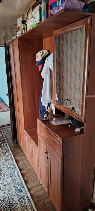 Дарю Шкаф для прихожки.