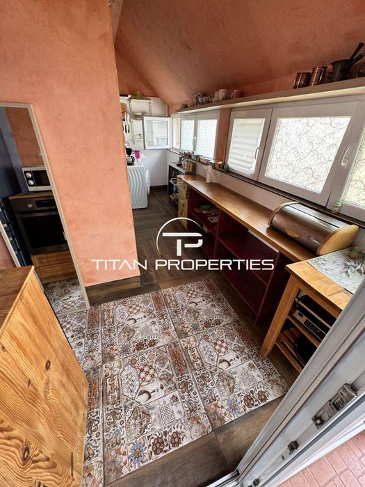 Тристаен апартамент в ж.к Възраждане