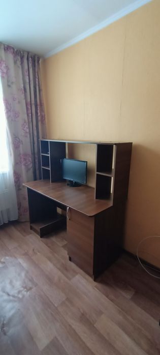 Продам шкаф купе, компьютерный стол,