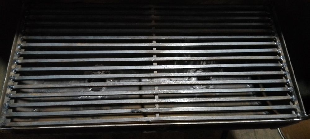 Опушвач на дърва и дървени въглища;BBQ с крачета от шевна машина.