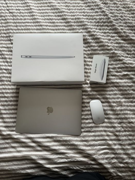 13- inch Macbook air M1 8/256