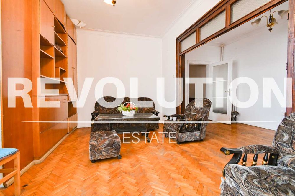 Дава се под наем Тристаен апартамент в София, Център - 100 кв.м за 450 € - Снимка #1