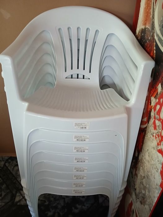 Столове чисто нови...