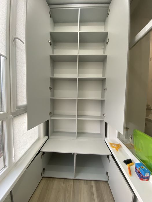 Шкаф на балкон до потолка