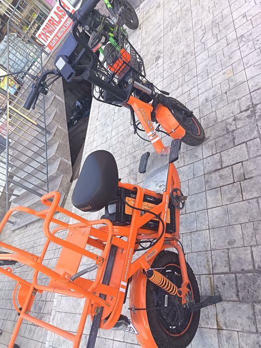 Skuter elektronni