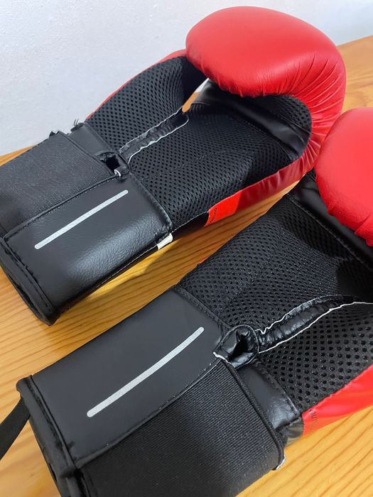 Ръкавици за бокс и бинтове