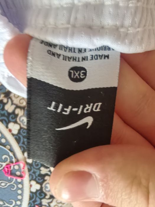 Продам новые шорты Nike