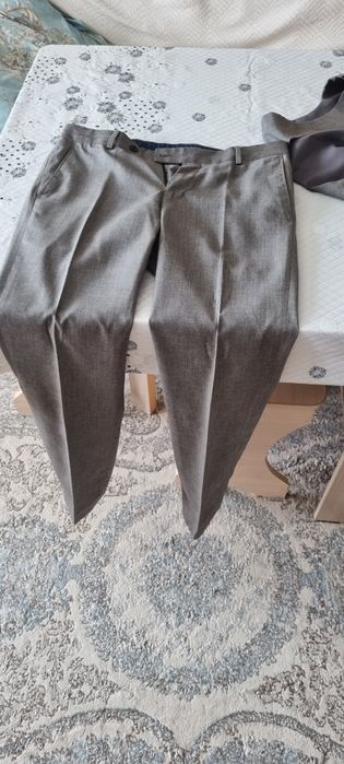 Продам костюм тройку