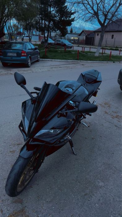 Vând yamaha yzf r125