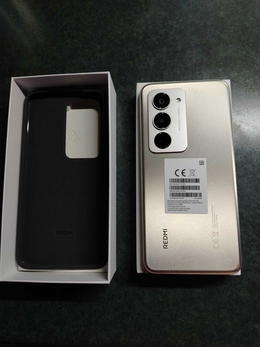Продавам нов Xiaomi Redmi 15, 256/8 GB памет, 7000 mAh. батерия, 2 г. гаранция