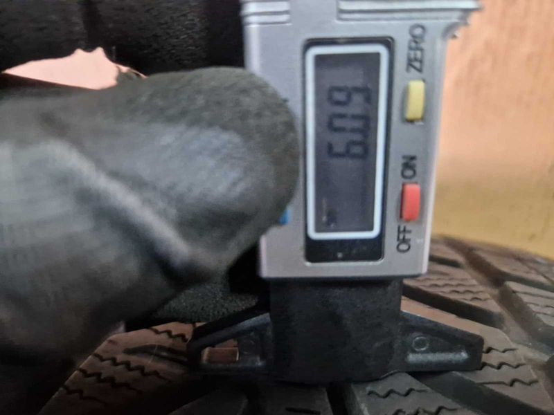 2 Bridgestone R18 225/45
зимни гуми DOT1723