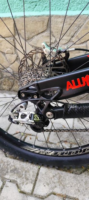 Downhill Alutech Manitou Dorado