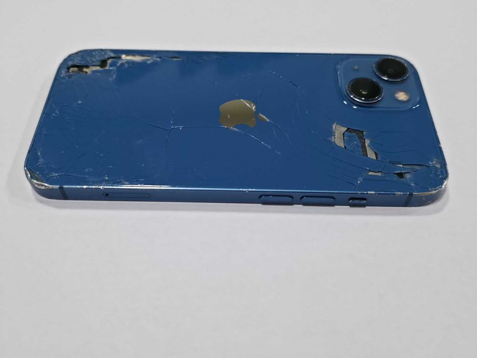 Apple iPhone 13 128GB лошо външно състояние