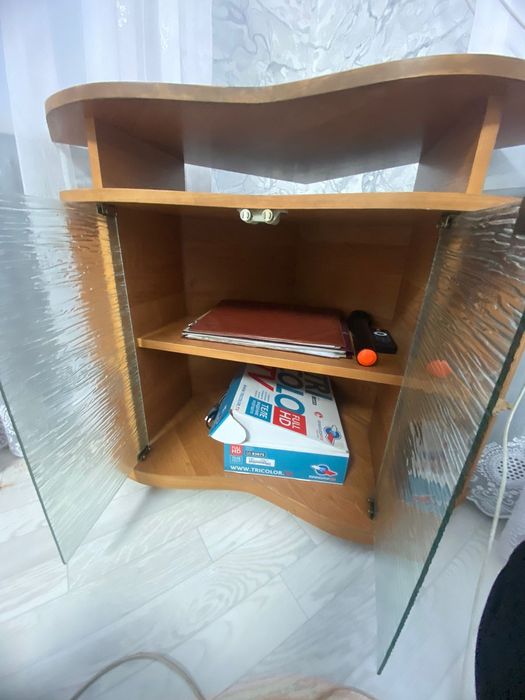 Продам тумбу под телевизор