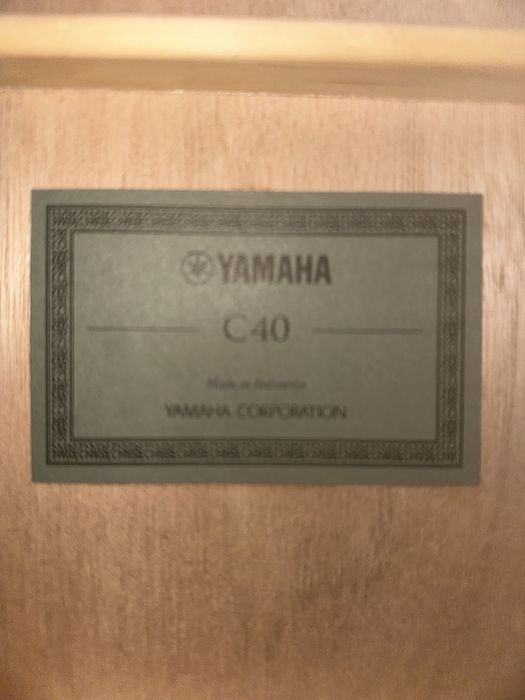 Продам класическую гитару