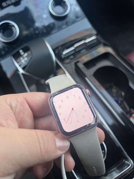 Продам Apple watch se разбить экран