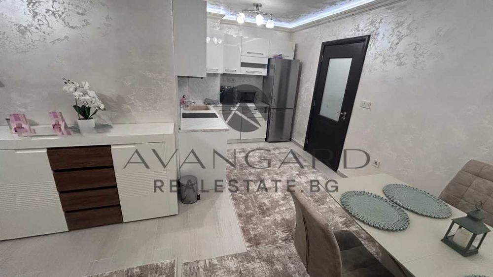 Продава се Двустаен апартамент в Пловдив, Център - 71 кв.м за 3154 €/кв.м - Снимка #1