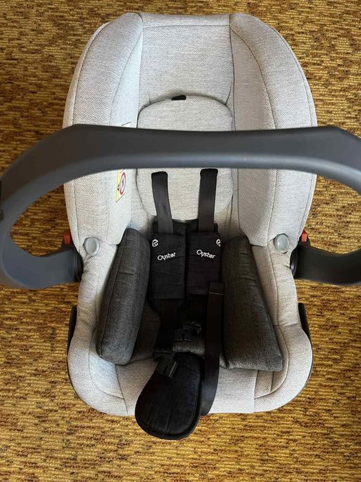 Продавам бебешко столче Oyster за кола от 0 до 6 месеца