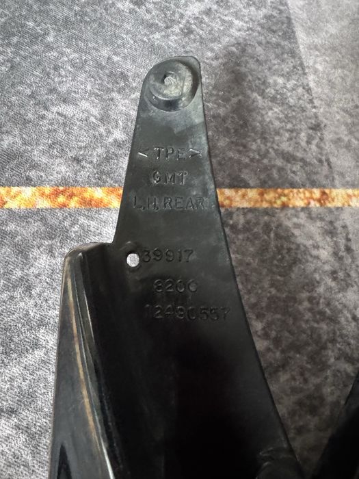 Продам брызговики на Cadillac Escalade