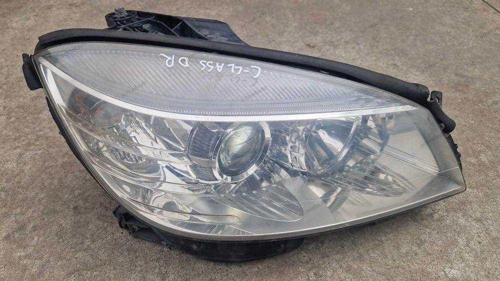 Far dreapta Mercedes C-Class cod A 204 820 84 61