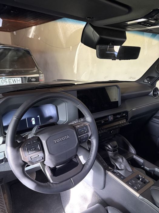Toyota Land Cruiser 250 Primul proprietar, achizitionata noua showroom Toyota Romania.