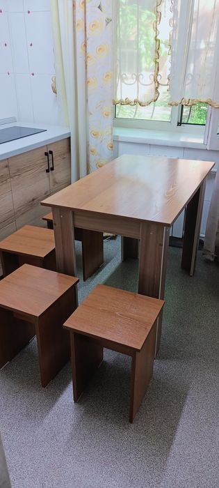 Стол кухонный с табуретками