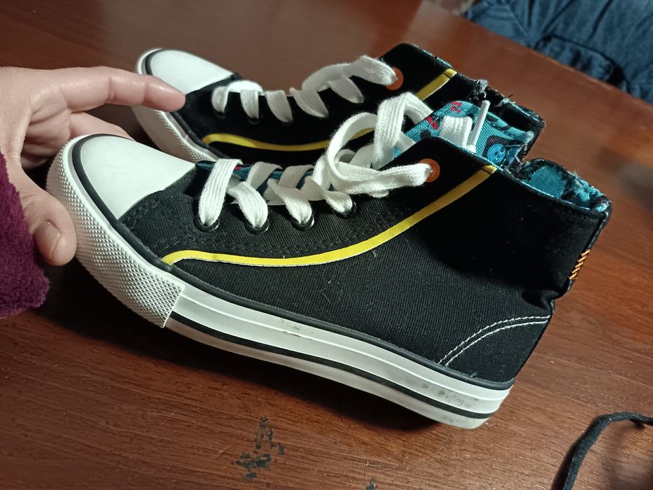 Vând papuci copi marimeai 33 și 32