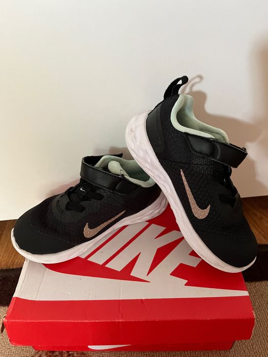 маратонки nike 26