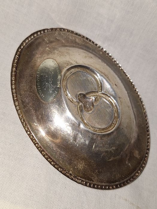 Старинен малък сребърен съд за венчални халки