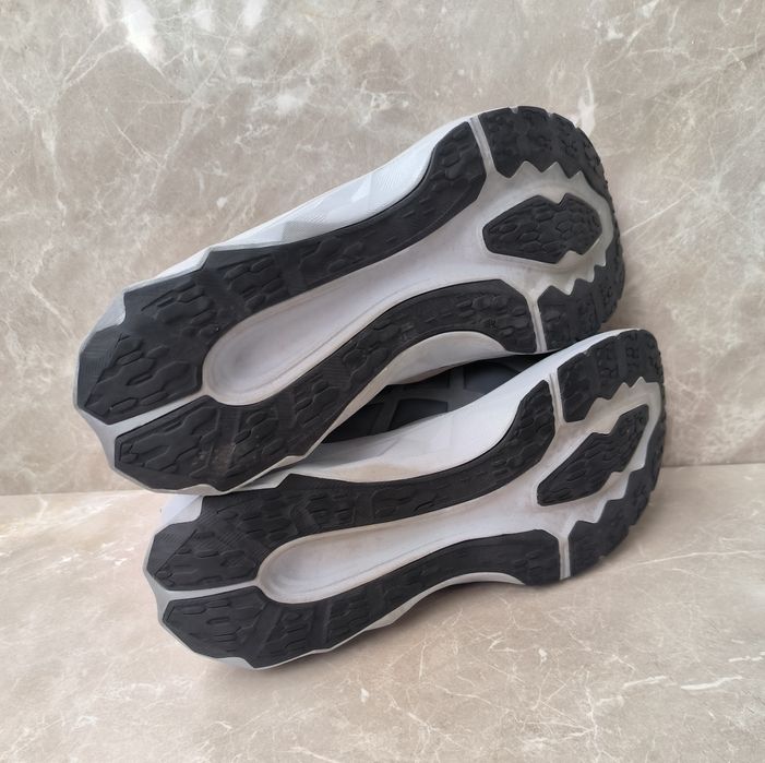 Asics Novablast номер 42