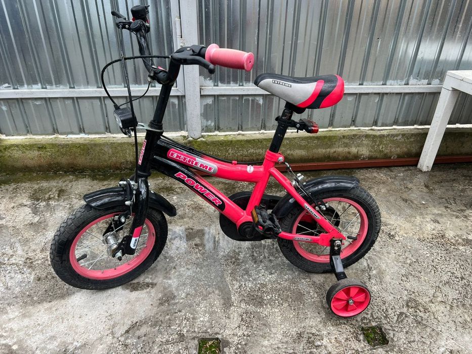 Vând bicicleta copii+ cadou