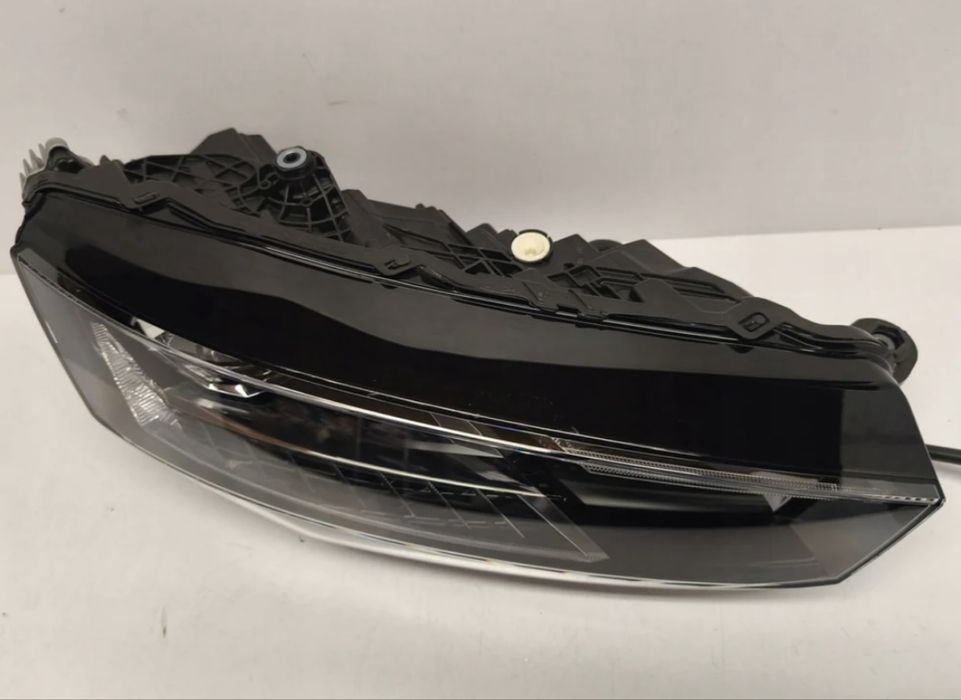 Ляв и десен фар за Шкода Скала кристал лед фейс  SKODA SCALA LIFT FULL LED 665941016A и 655941015A