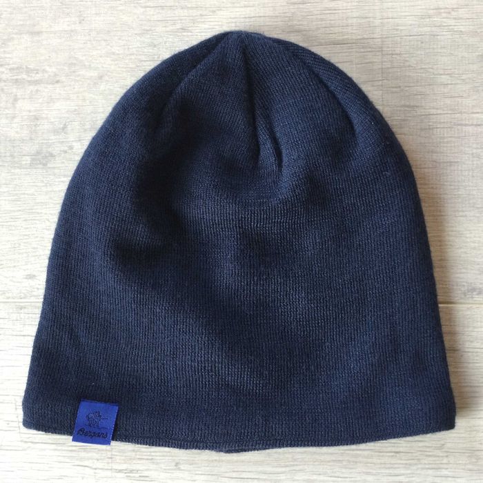 НОВА зимна тъмно синя вълнена шапка BERGANS OF NORWAY от Германия