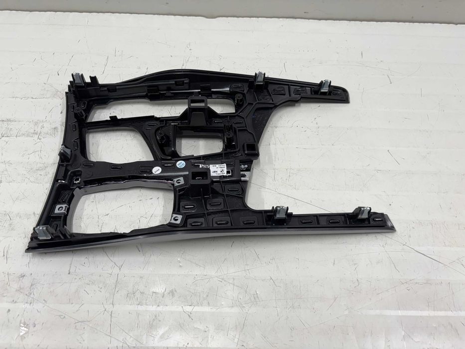 Лайсна централна конзола БМВ Г30 Г31