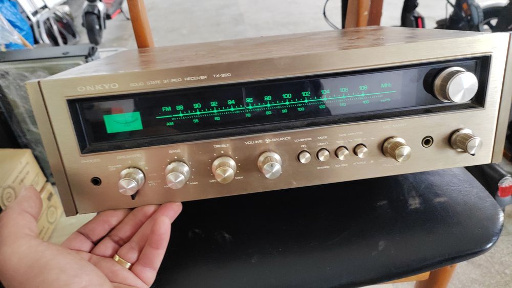 Vând amplituner Onkio tx-220 impecabil