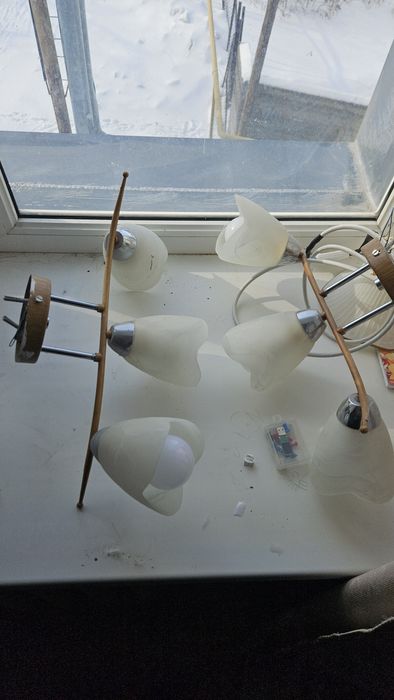 Люстры и лампочки