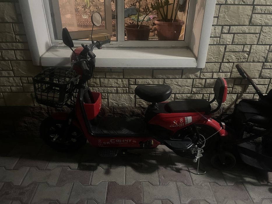 Продам срочно скутер sk8