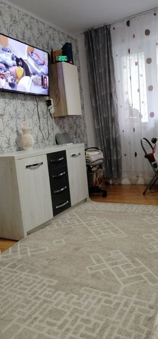 Vand apartament 3 camere semidecomandat